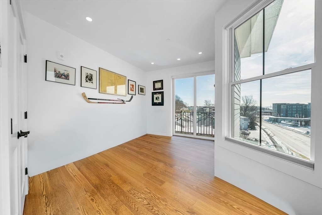 Condominium at 133 Boardman St, Boston MA 02128, Boston, photo 8 of 19