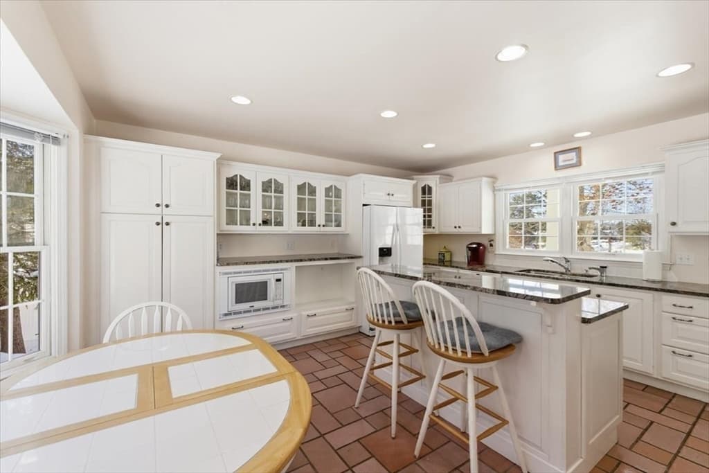 Single Family Residence at 32 Niagara Lane, Yarmouth MA 02673, photo 14 of 40