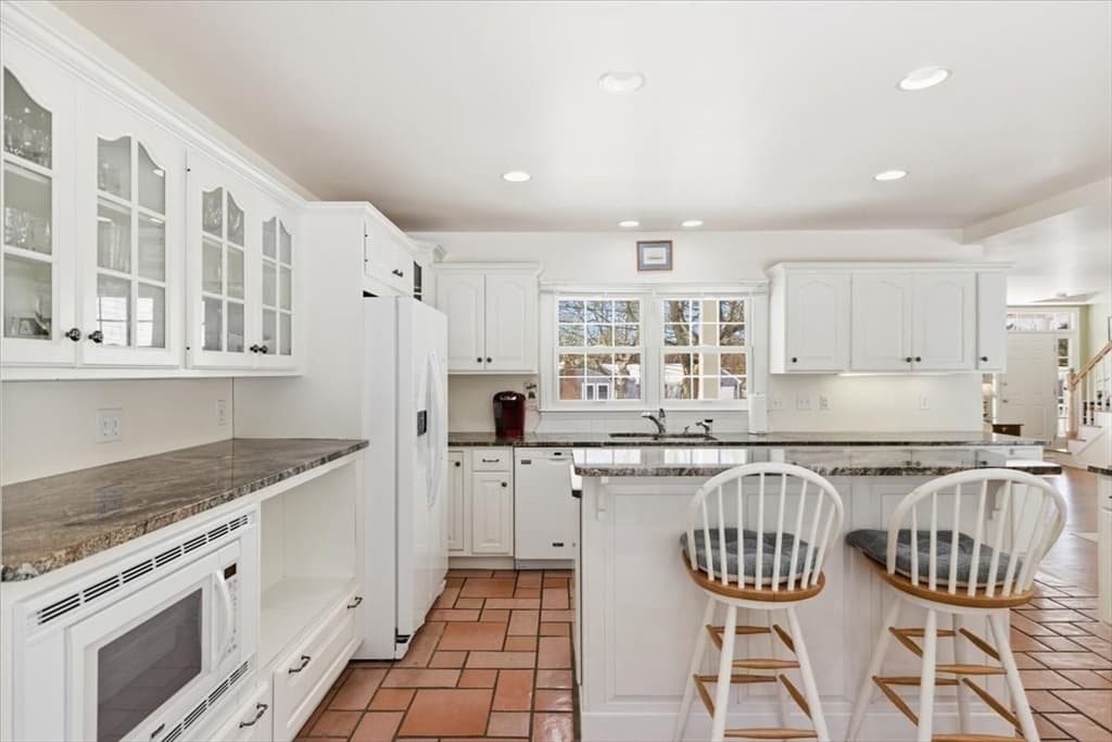 Single Family Residence at 32 Niagara Lane, Yarmouth MA 02673, photo 4 of 40