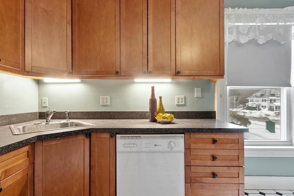 Single Family Residence at 741 Salem Street, Lynnfield MA 01940, photo 9 of 34