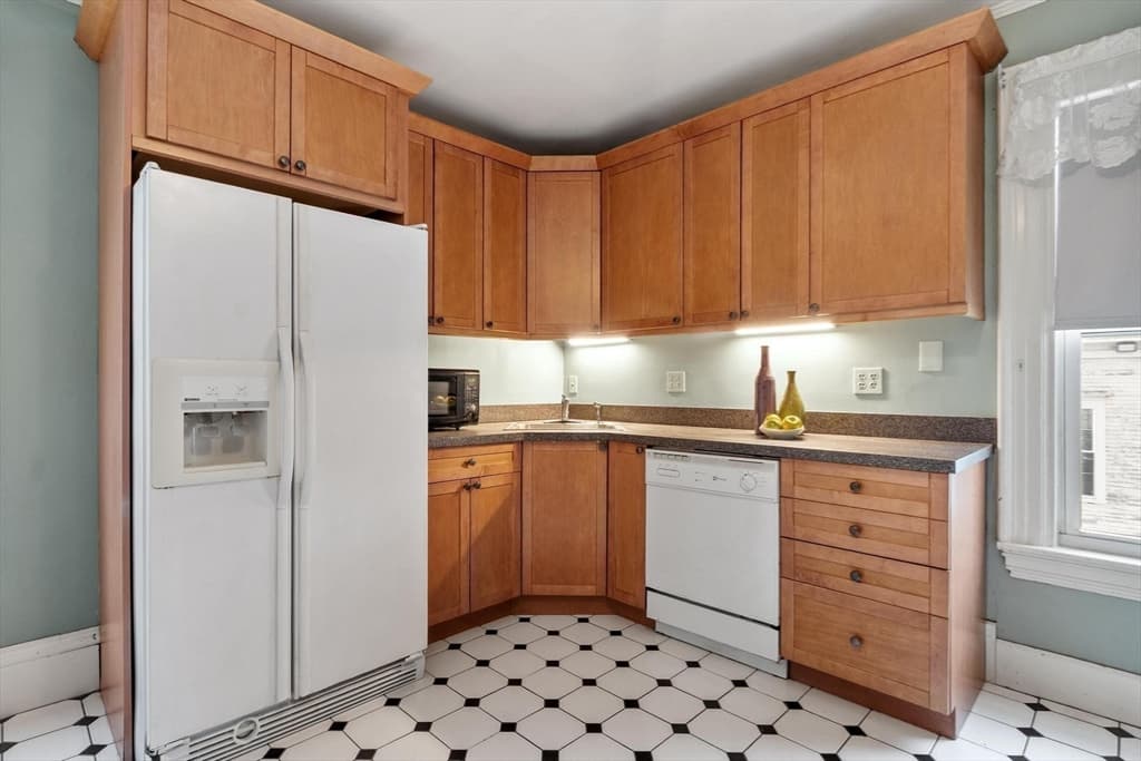 Single Family Residence at 741 Salem Street, Lynnfield MA 01940, photo 8 of 34