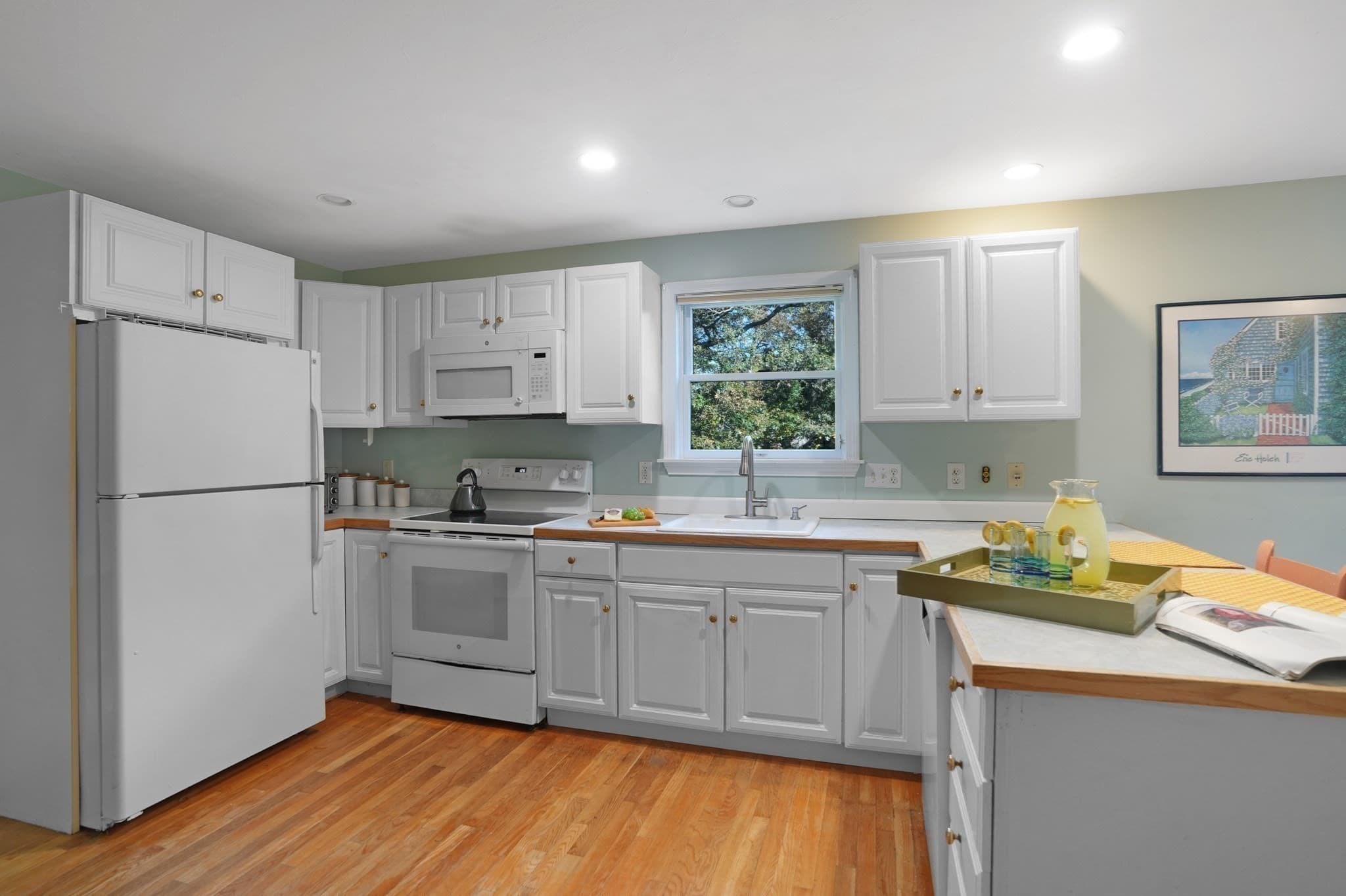Single Family Residence at 22 Old Lighthouse Road, Tisbury MA 02568, photo 6 of 30