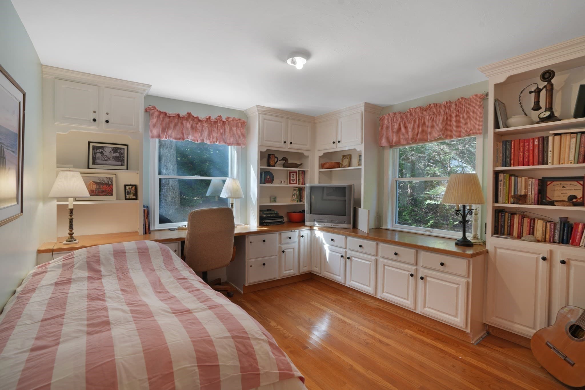 Single Family Residence at 22 Old Lighthouse Road, Tisbury MA 02568, photo 13 of 30