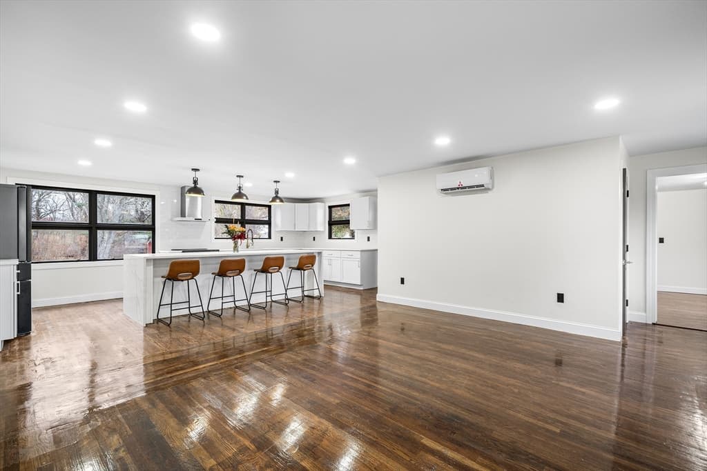 Single Family Residence at 195 Barney, Rehoboth MA 02769, photo 4 of 37