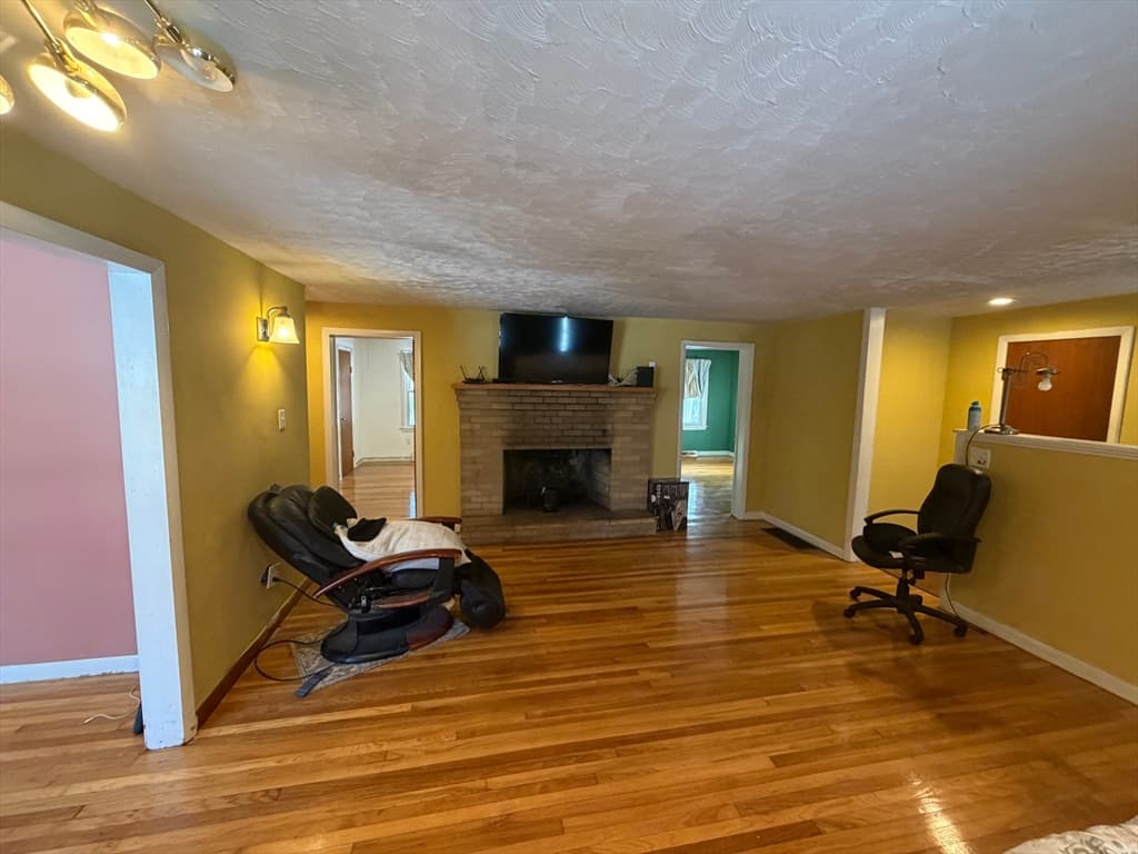 Single Family Residence at 845 Stafford St, Leicester MA 01542, photo 7 of 35