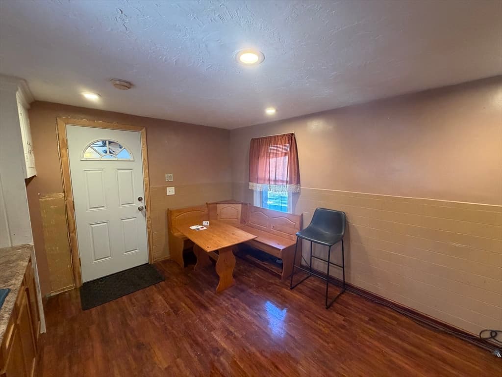 Single Family Residence at 845 Stafford St, Leicester MA 01542, photo 3 of 35