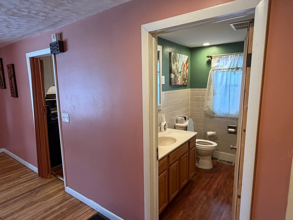 Single Family Residence at 845 Stafford St, Leicester MA 01542, photo 10 of 35