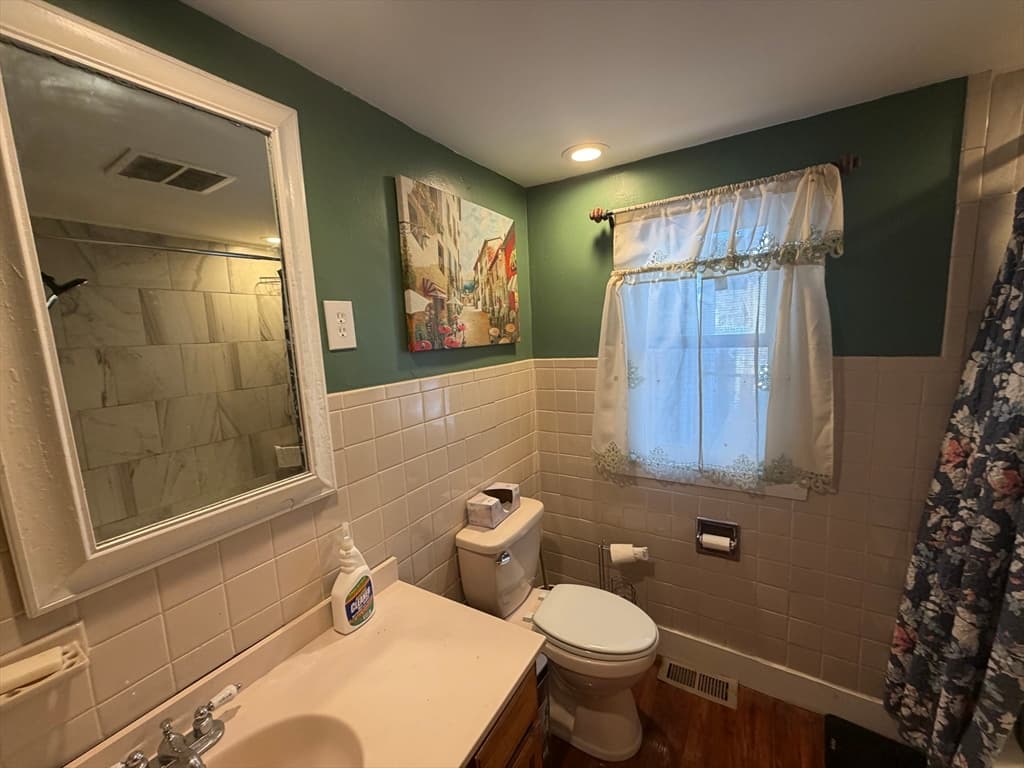 Single Family Residence at 845 Stafford St, Leicester MA 01542, photo 14 of 35