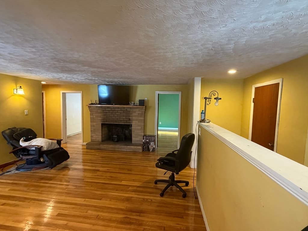 Single Family Residence at 845 Stafford St, Leicester MA 01542, photo 8 of 35