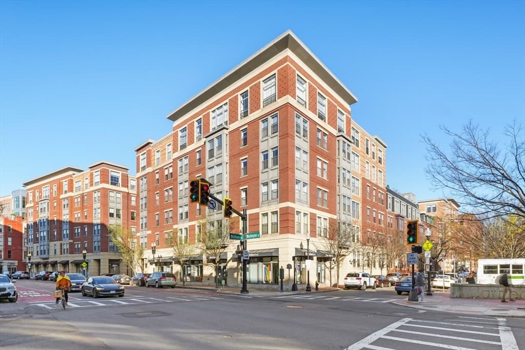25 Savoy St, Boston MA 02118