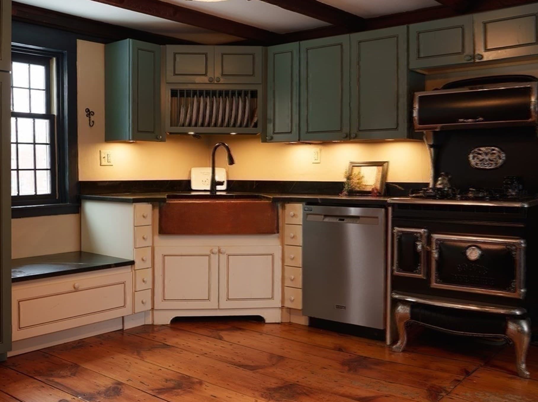 Single Family Residence at 5 Putnam Hill Rd, Sutton MA 01590, photo 5 of 42