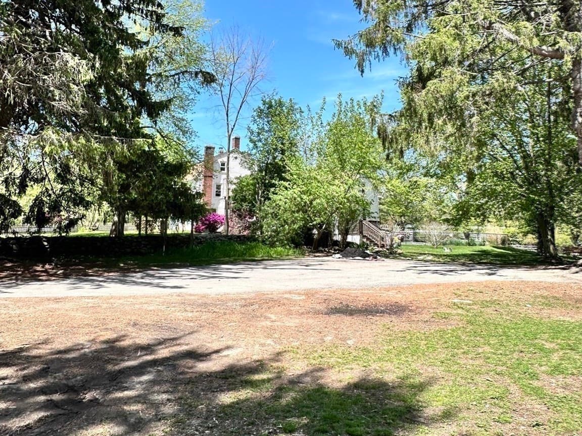 Single Family Residence at 5 Putnam Hill Rd, Sutton MA 01590, photo 38 of 42
