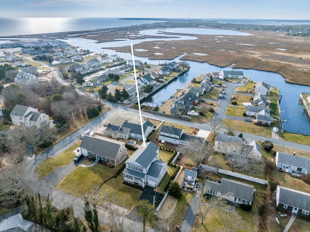 Single Family Residence at 29 Parkers Neck Rd, Yarmouth MA 02664, Yarmouth, photo 6 of 33