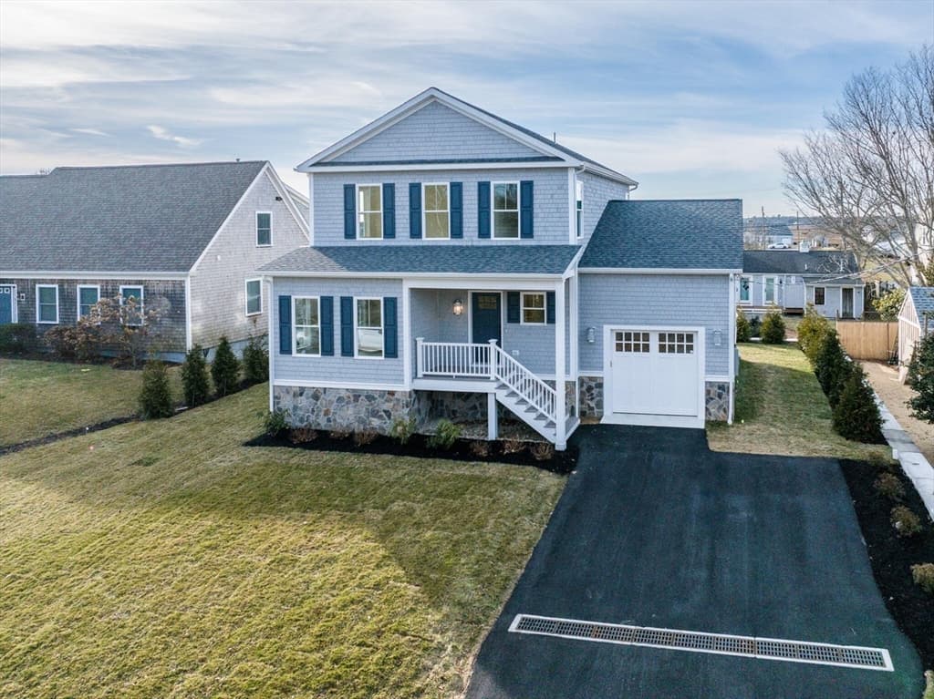 29 Parkers Neck Rd, Yarmouth MA 02664