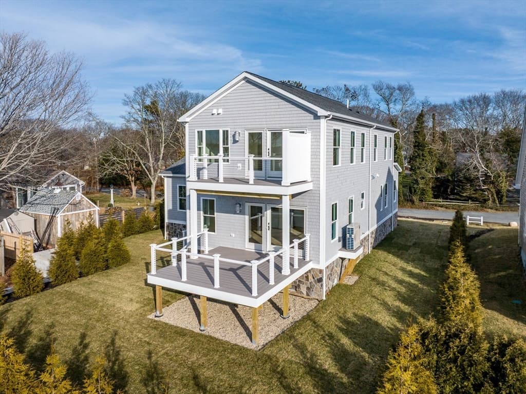 Single Family Residence at 29 Parkers Neck Rd, Yarmouth MA 02664, Yarmouth, photo 4 of 33