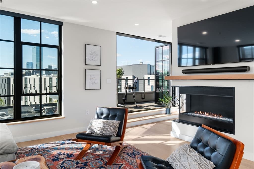 Condominium at 76 Wareham St, Boston MA 02118, photo 2 of 37