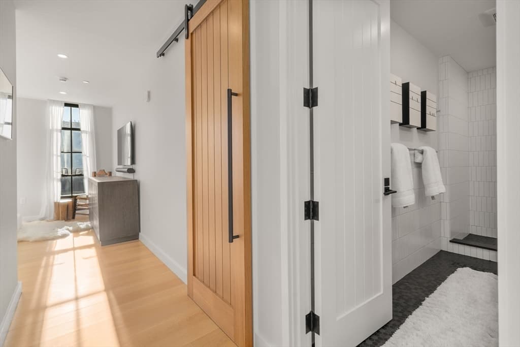 Condominium at 76 Wareham St, Boston MA 02118, photo 17 of 37
