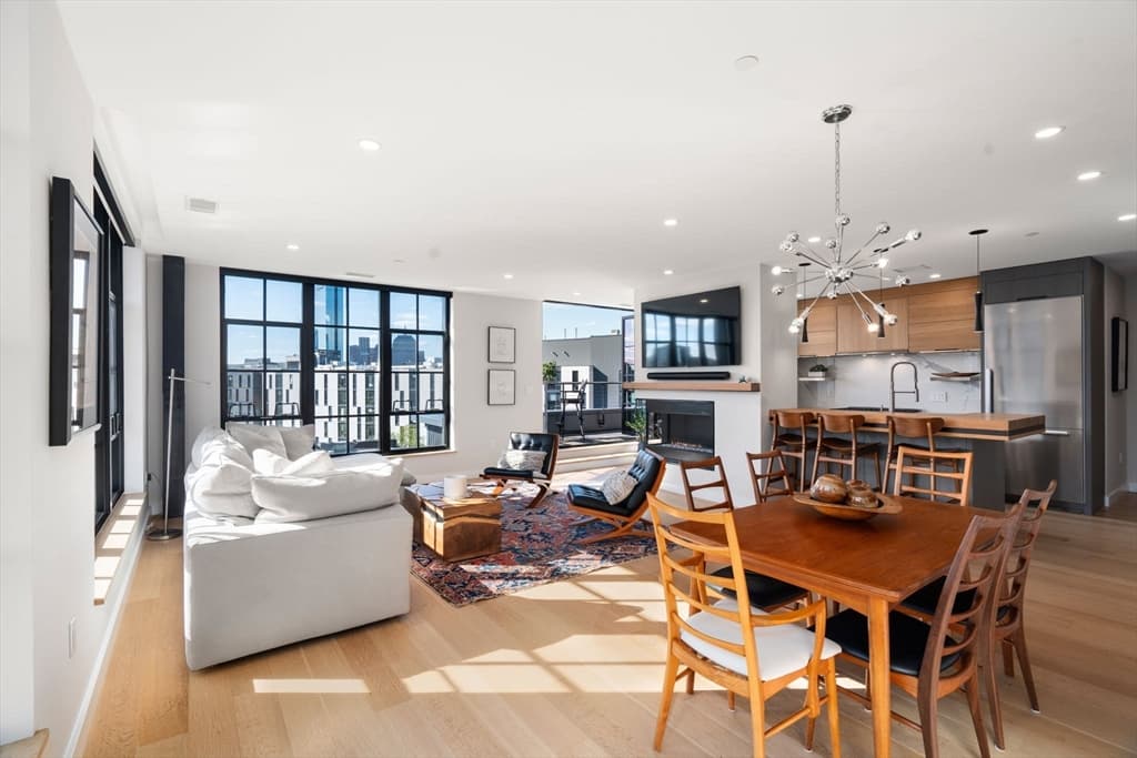 Condominium at 76 Wareham St, Boston MA 02118, photo 3 of 37