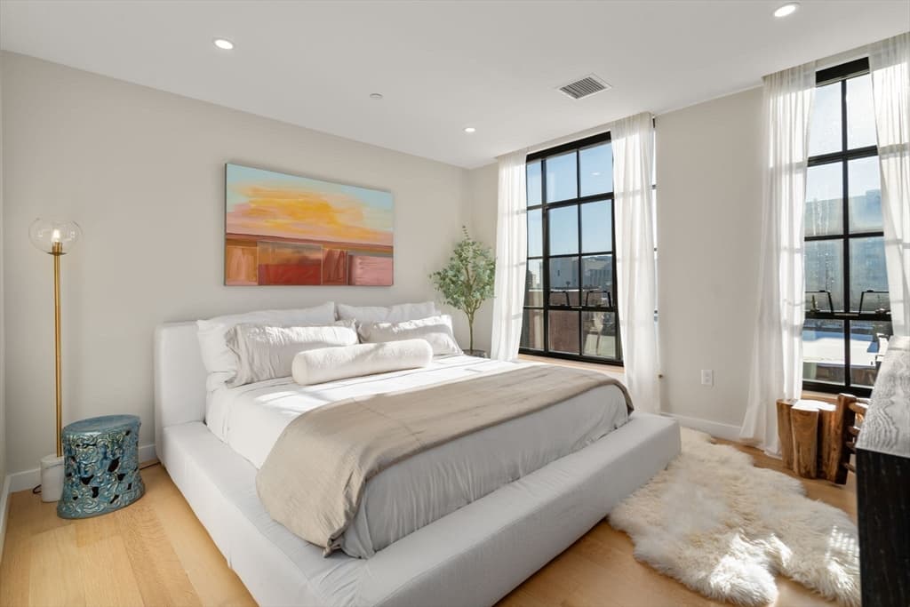 Condominium at 76 Wareham St, Boston MA 02118, photo 14 of 37