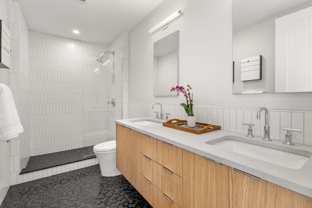 Condominium at 76 Wareham St, Boston MA 02118, photo 18 of 37