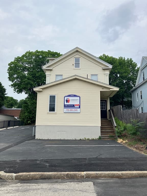 227 Russell St, Worcester MA 01602 photo 2
