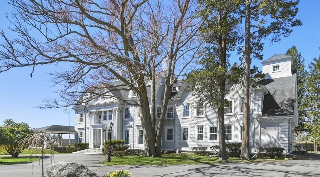 824 Tucker Rd, Dartmouth MA 02747
