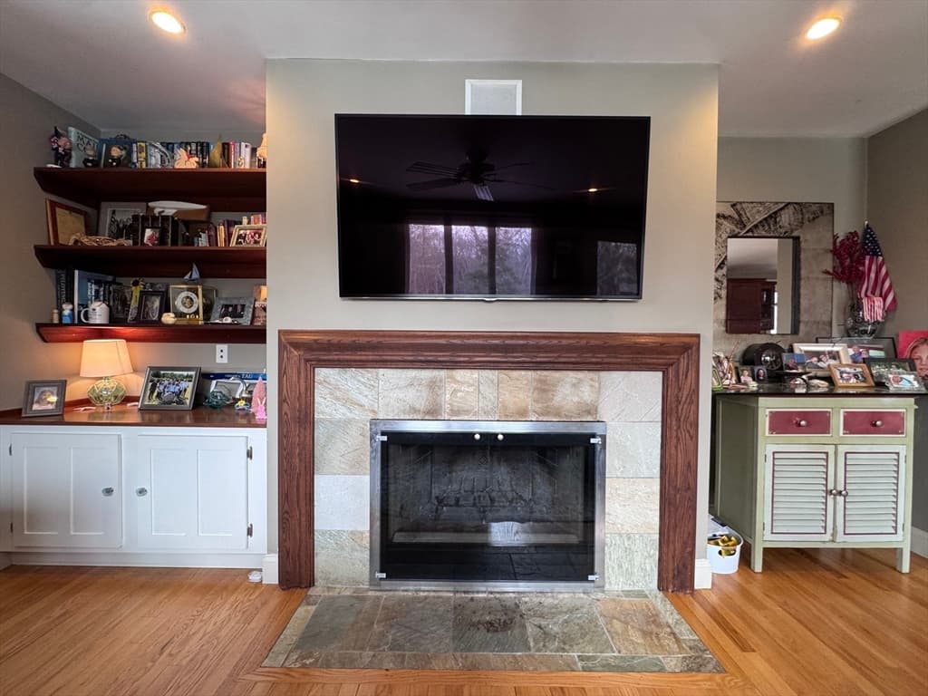 Single Family Residence at 127 Preservation Way, Tiverton RI 02878, photo 16 of 42