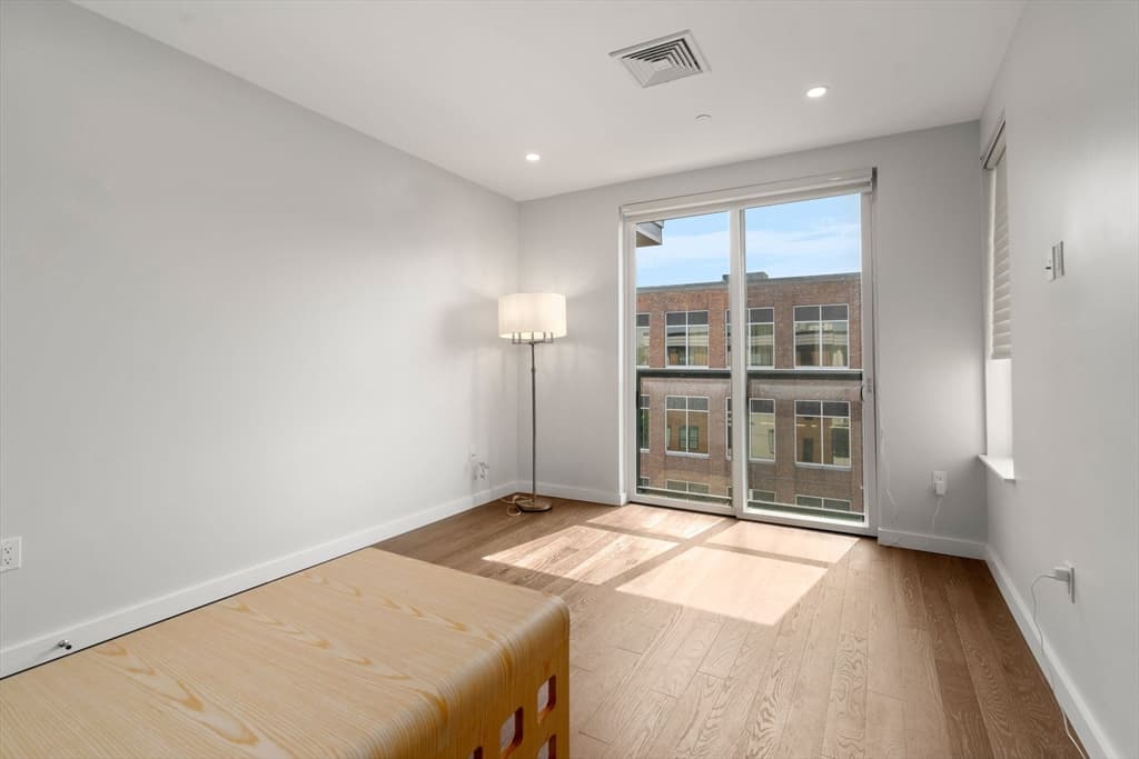 Condominium at 68 Los Angeles, Newton MA 02458, photo 23 of 27