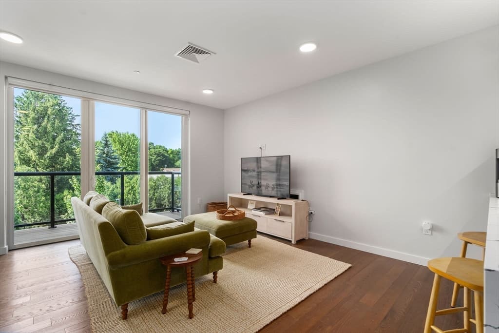 Condominium at 68 Los Angeles, Newton MA 02458, photo 7 of 27