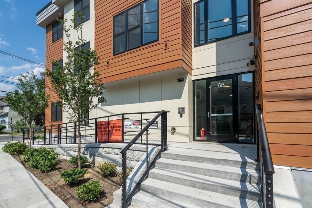 Condominium at 68 Los Angeles, Newton MA 02458, photo 5 of 27