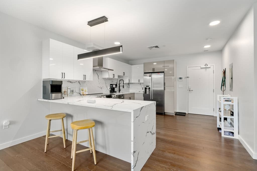 Condominium at 68 Los Angeles, Newton MA 02458, photo 11 of 27