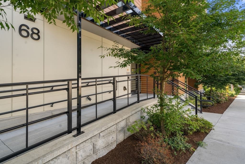 Condominium at 68 Los Angeles, Newton MA 02458, photo 4 of 27
