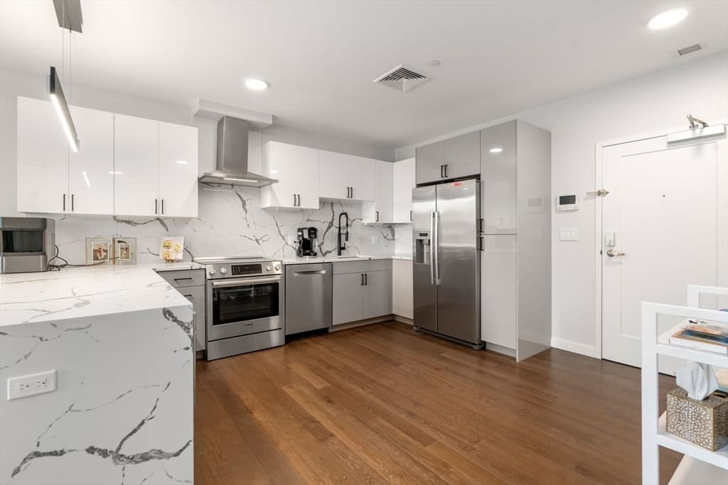Condominium at 68 Los Angeles, Newton MA 02458, photo 8 of 27
