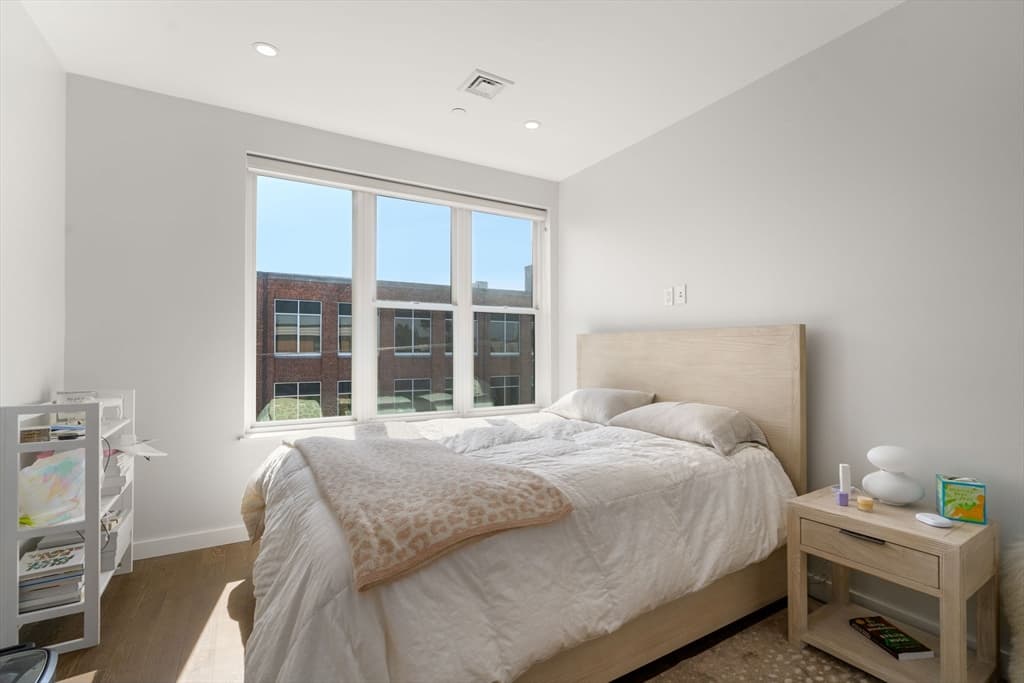 Condominium at 68 Los Angeles, Newton MA 02458, photo 21 of 27