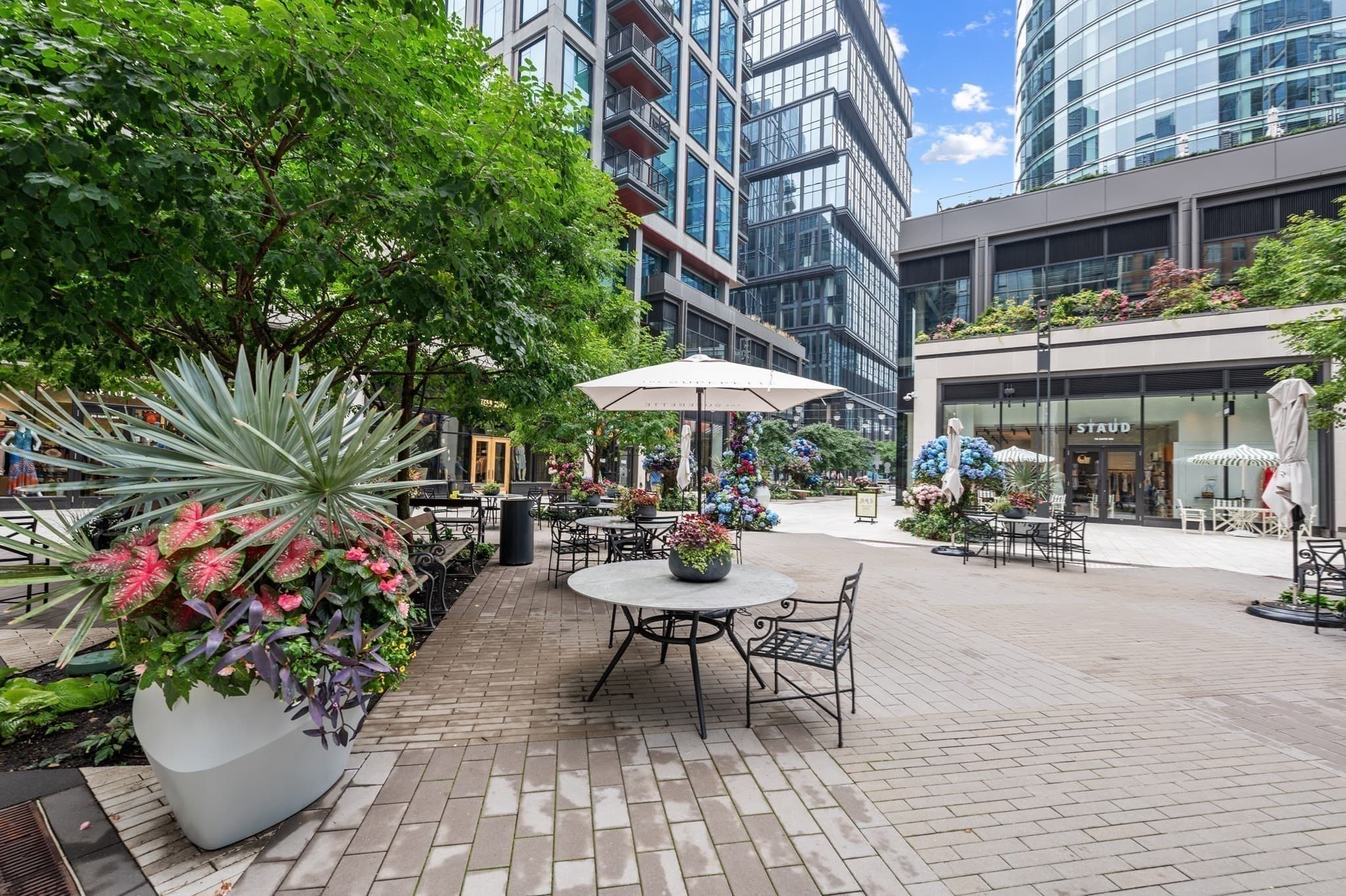 Condominium at 135 Seaport Blvd # 1806, Boston MA 02210, photo 36 of 39