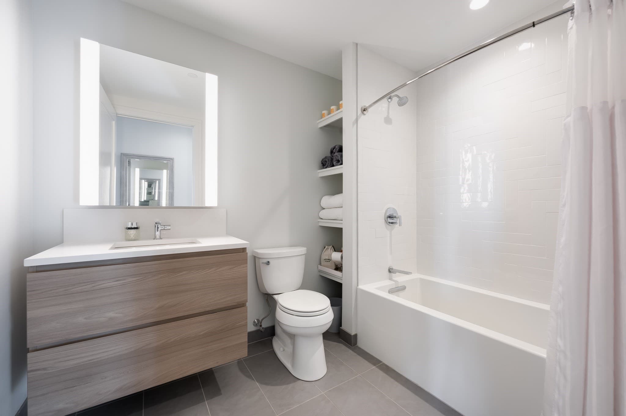 Condominium at 135 Seaport Blvd # 1806, Boston MA 02210, photo 21 of 39
