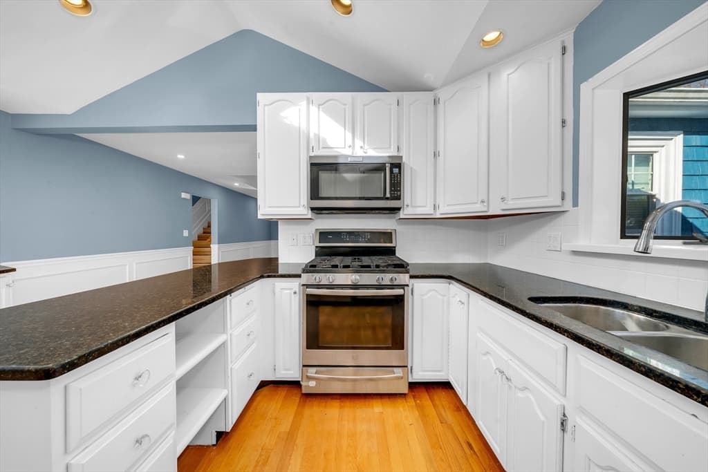 Single Family Residence at 6 Smith Ln # 6, Manchester MA 01944, Manchester, photo 6 of 38