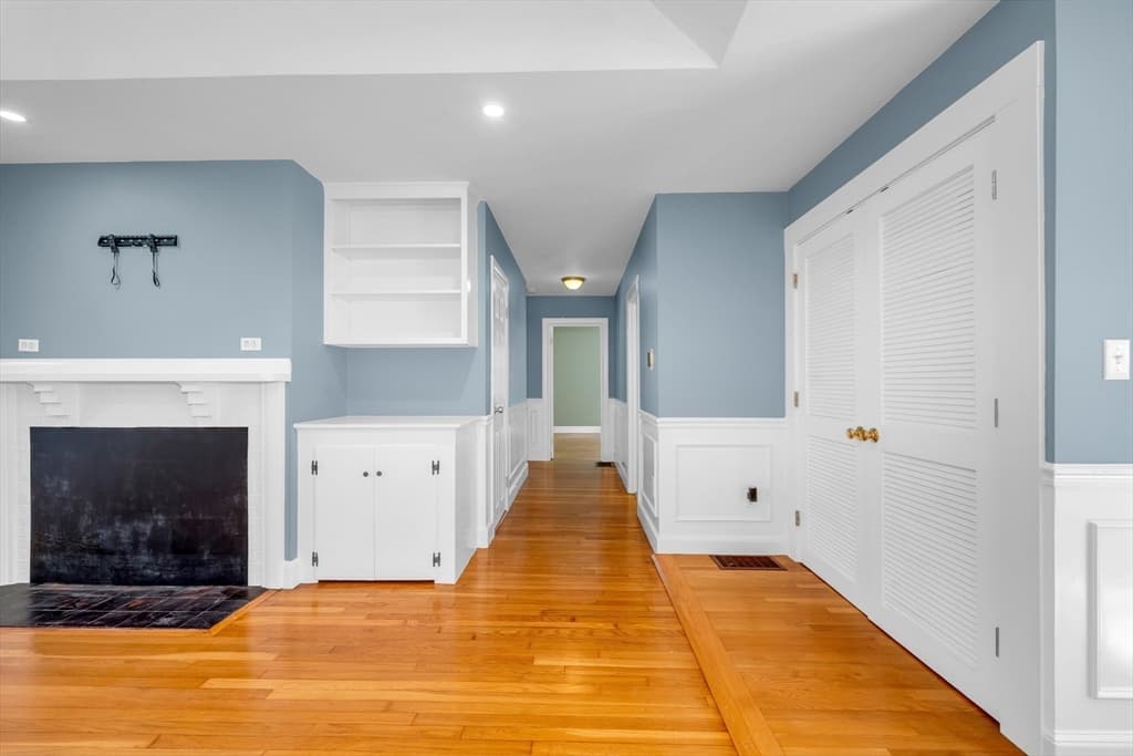 Single Family Residence at 6 Smith Ln # 6, Manchester MA 01944, Manchester, photo 16 of 38