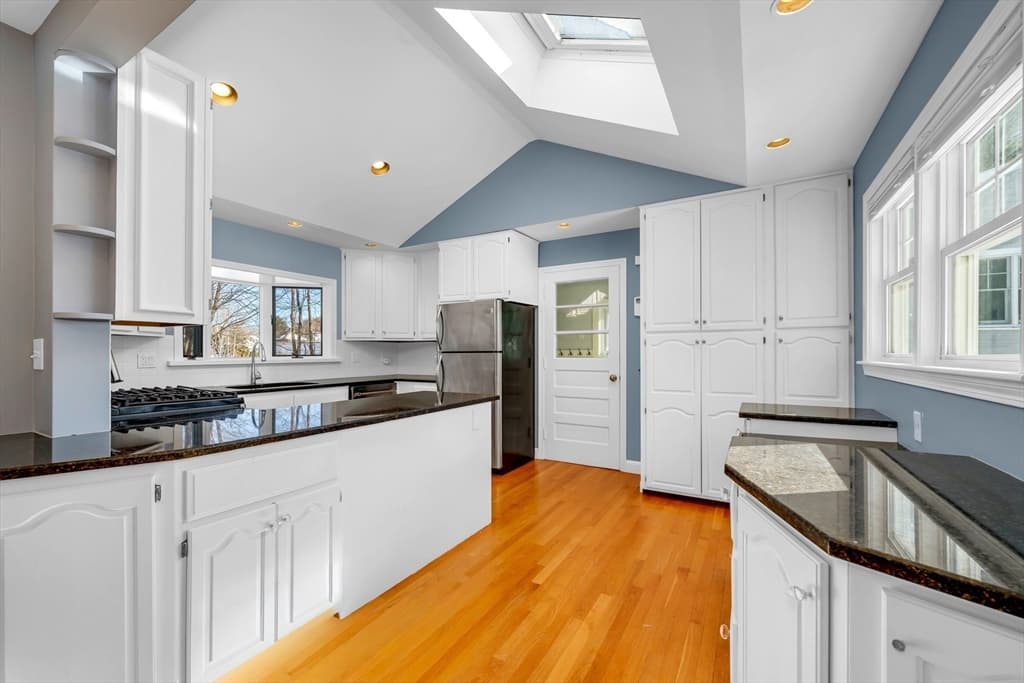 Single Family Residence at 6 Smith Ln # 6, Manchester MA 01944, Manchester, photo 5 of 38