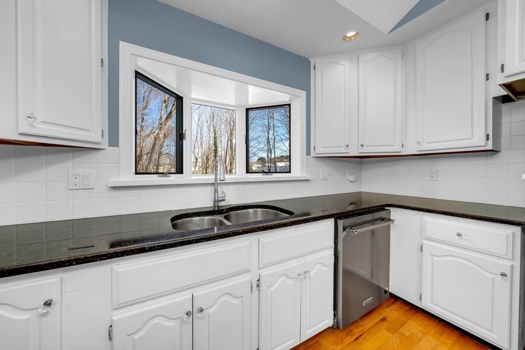 Single Family Residence at 6 Smith Ln # 6, Manchester MA 01944, Manchester, photo 8 of 38