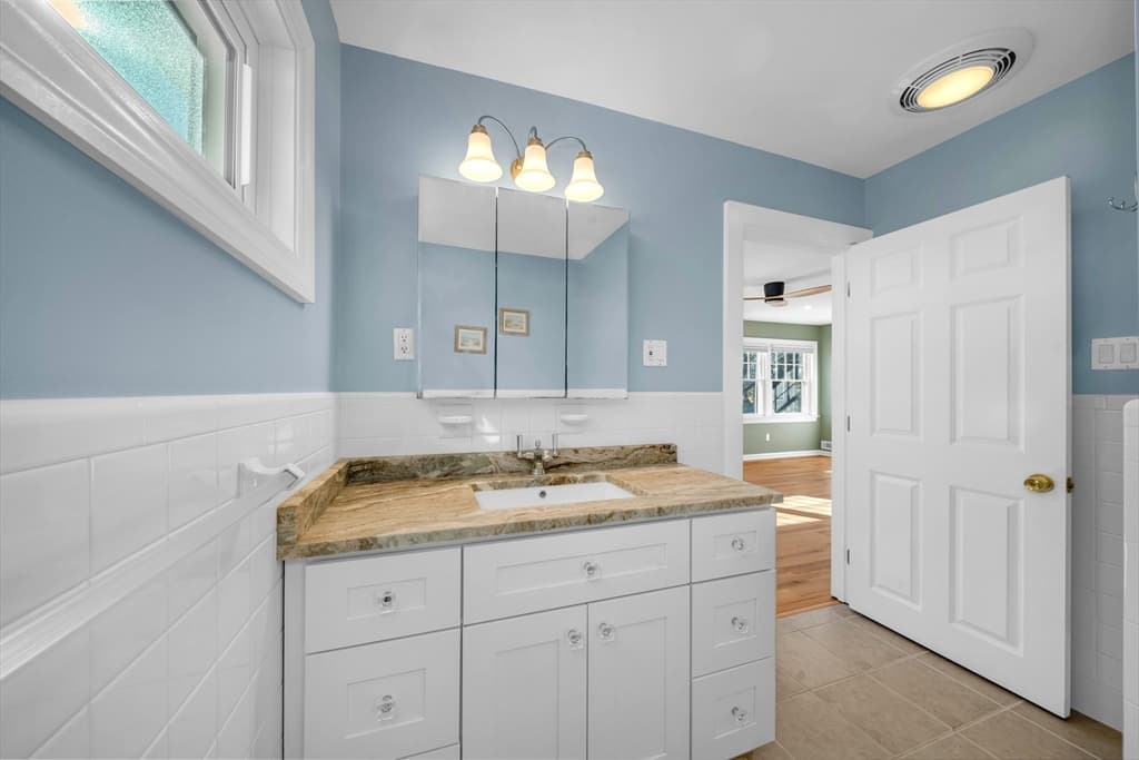 Condominium at 6 Smith Ln # 6, Manchester MA 01944, Manchester, photo 28 of 32