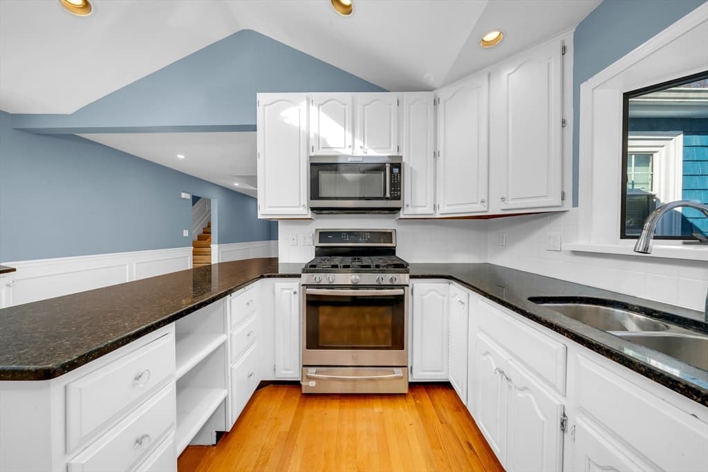 Condominium at 6 Smith Ln # 6, Manchester MA 01944, Manchester, photo 9 of 32
