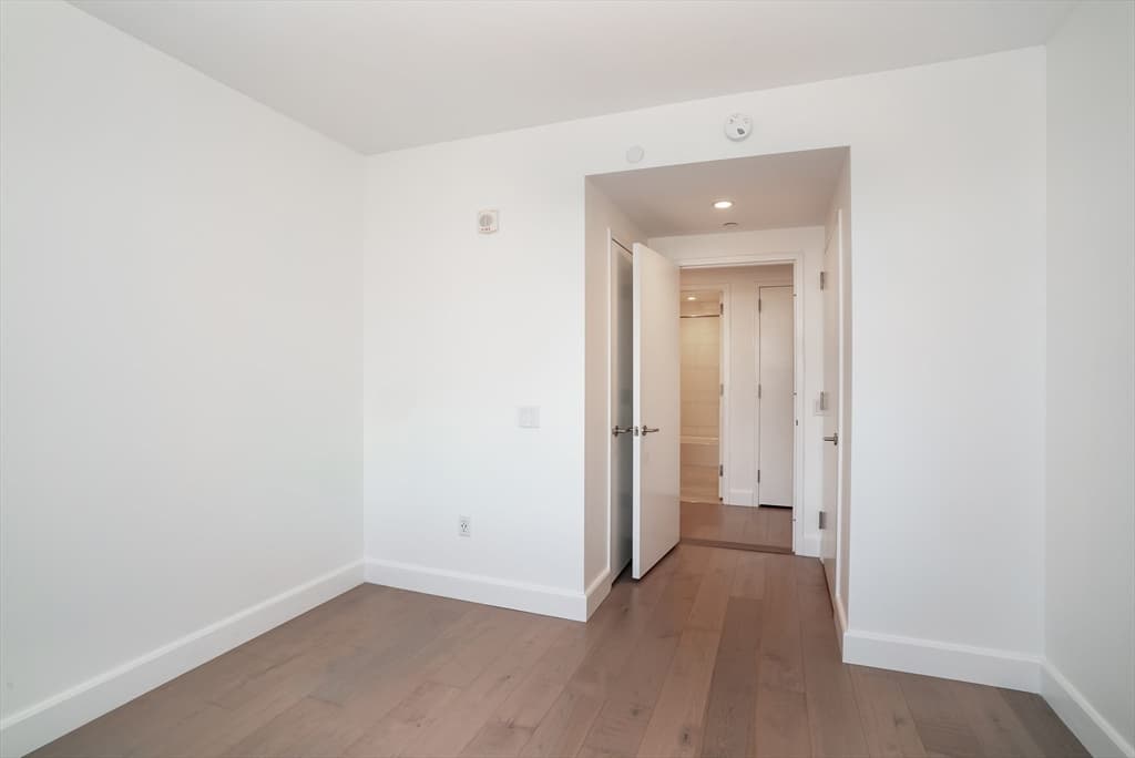Condominium at 100 Lovejoy Wharf # H, Boston MA 02114, photo 8 of 27