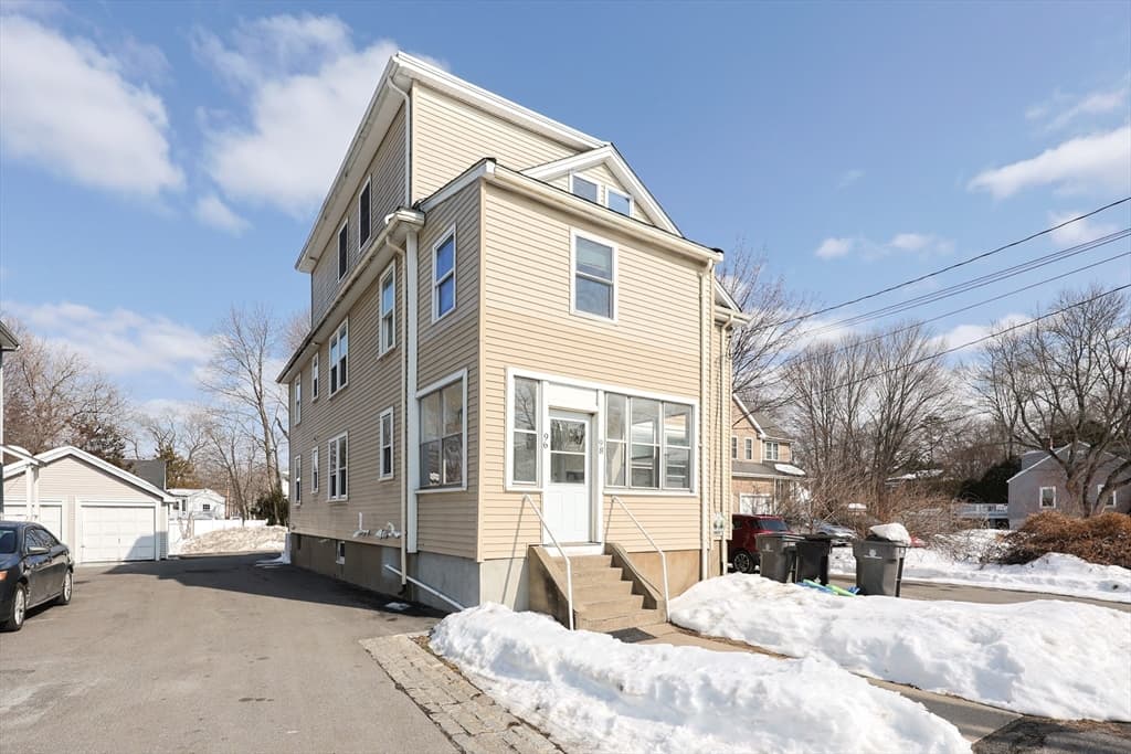 96 Mansfield St, Framingham MA 01702