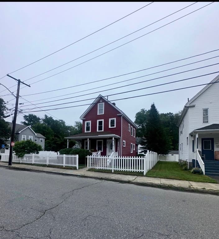 92 Alexander St, Framingham MA 01702