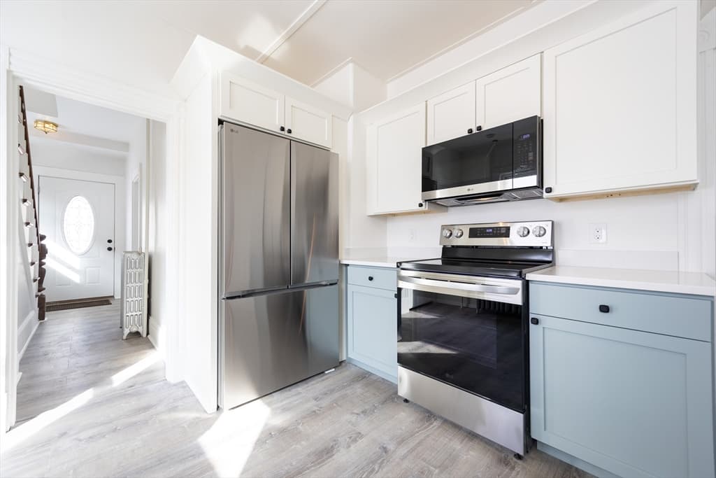 Single Family Residence at 92 Alexander St, Framingham MA 01702, photo 9 of 42