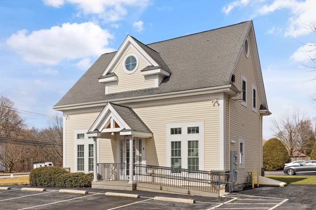 4 Broad St, Plainville MA 02762