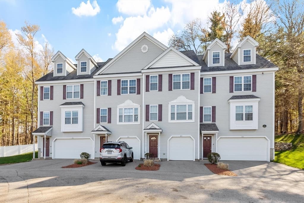 26 Bradley Dr # D, Groton MA 01450