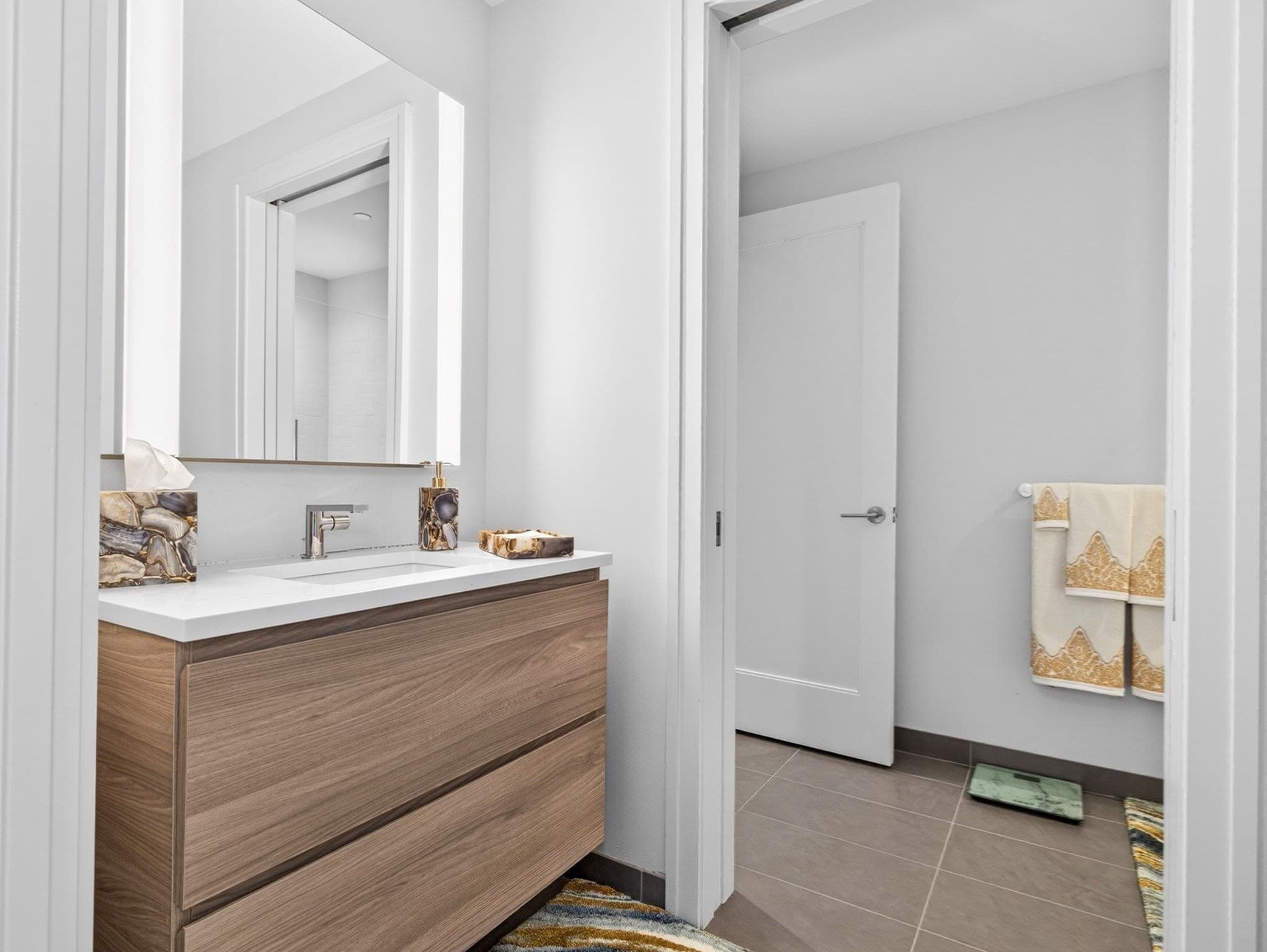 Condominium at 135 Seaport Blvd # 2008, Boston MA 02210, photo 14 of 40