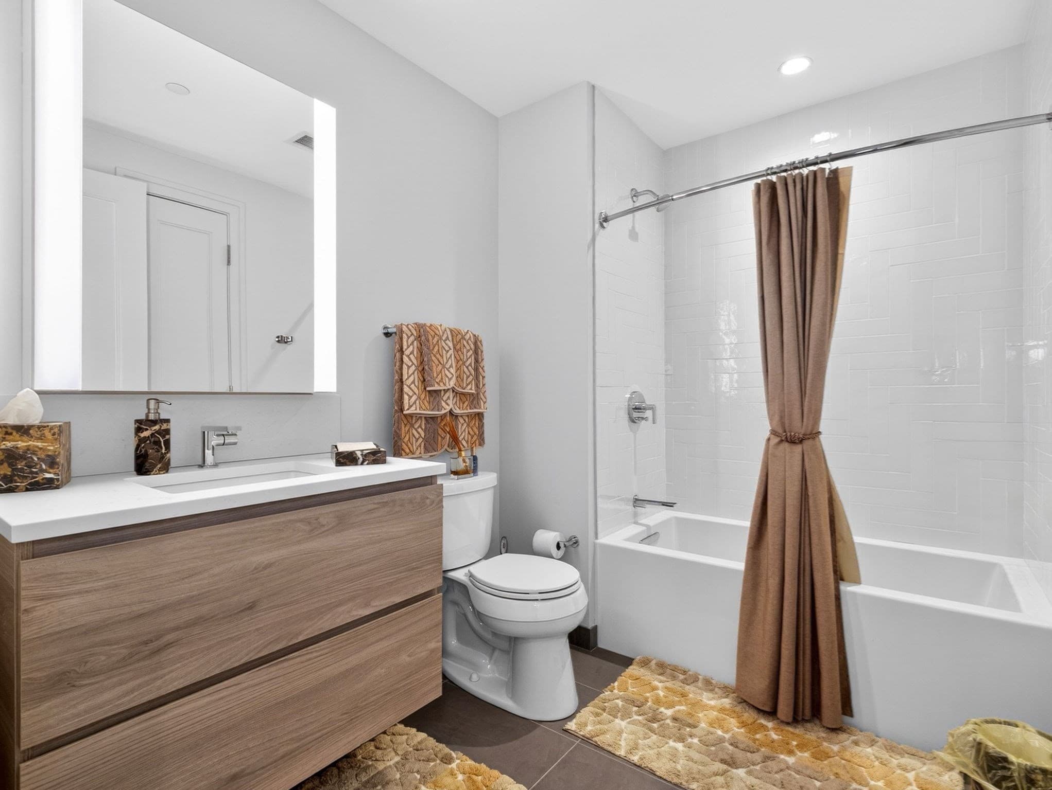Condominium at 135 Seaport Blvd # 2008, Boston MA 02210, photo 18 of 40